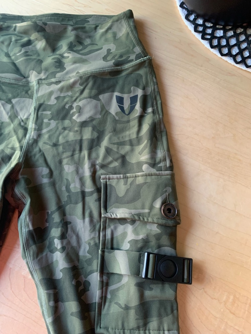 Firm Ab Cargo Leggings, ruched booty and side pocket with buckle XS - Picture 3 of 10